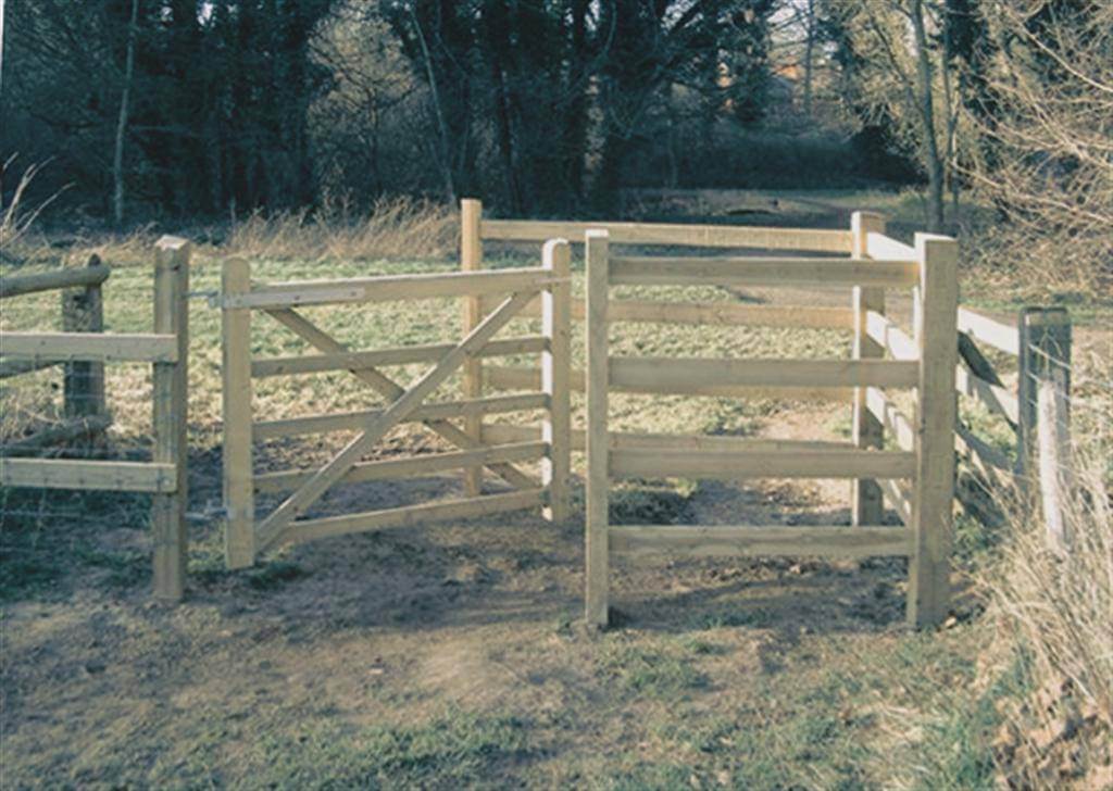 Mobility Timber Kissing Gate